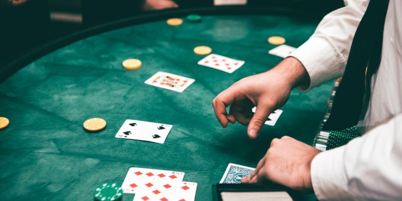Các thuật ngữ cần biết trong cách chơi Poker HI88